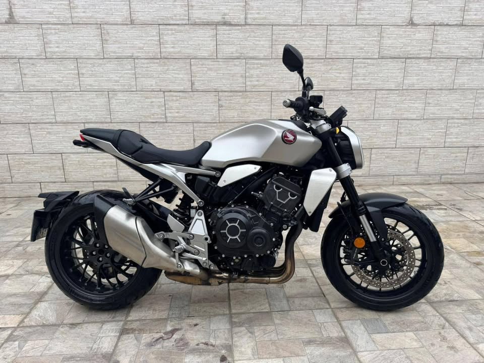 Honda cb 1000r | ano 2023 | apenas 600 km rodados | impecável!	